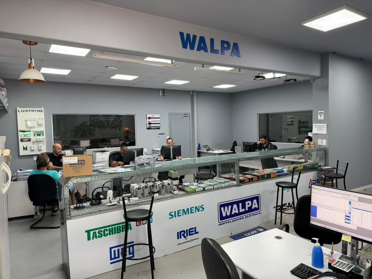 Foto da fachada de uma das lojas WALPA